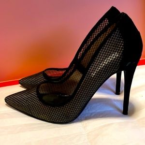 Steve Madden mesh/suede black hi heels